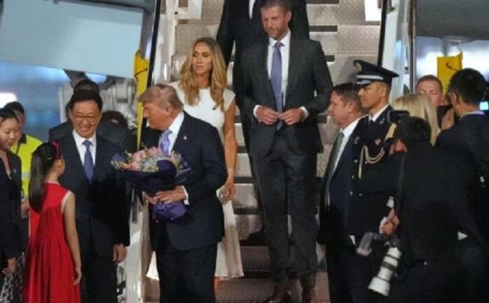 Trump v Pekingu Vi: Xinhua, X