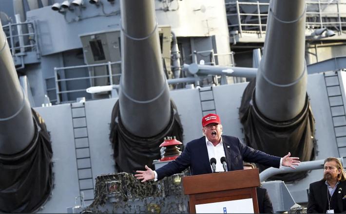 Trump na bojni ladji Iowa 2015 Vir: X