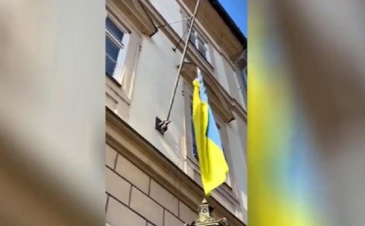 Vir: Posnetek zaslona, X