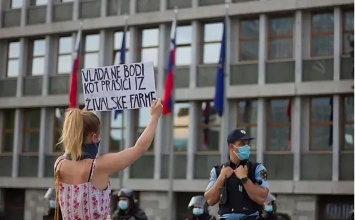 S preteklih protestov v Ljubljani. Vir: Posnetek zaslona, X S preteklih protestov v Ljubljani: Vir: Transparency International, posnetek zaslona