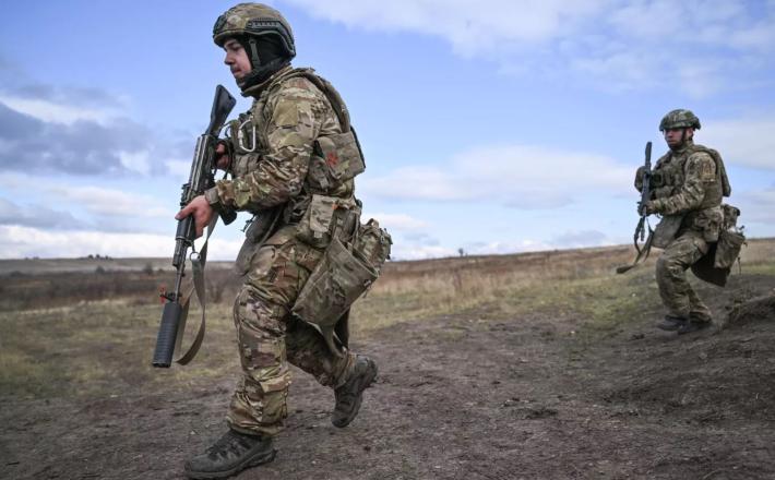 »Torej, najpomembnejša je absolutna zmaga Rusije v Ukrajini. Popolna zmaga,« je dejal Ritter in dodal, da to pomeni popolno uresničitev ciljev, ki jih je opredelil ruski predsednik Vladimir Putin. Vir: Posnetek zaslona, X