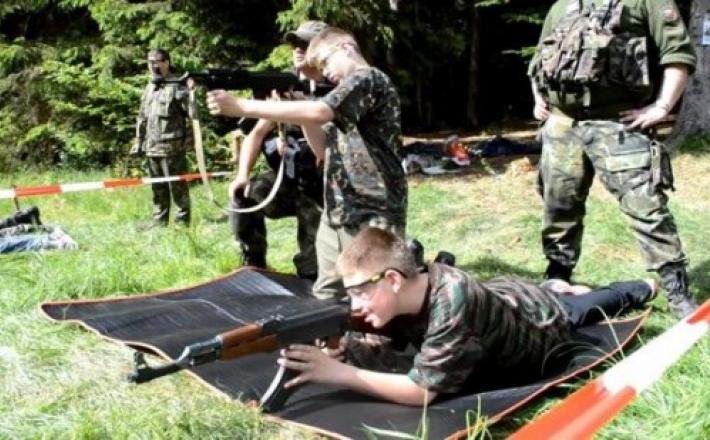Madžarski vojaški tabor za otroke