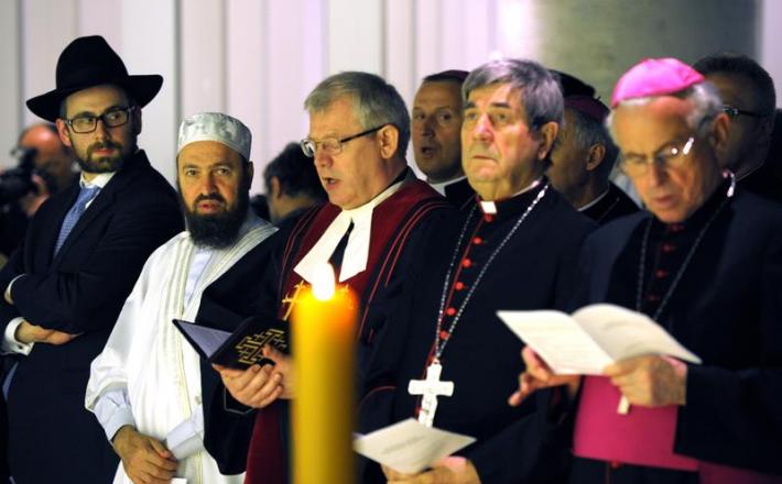 Varšava - skupna posvetitev kapele na stadionu, židovski, muslimanski in katoliški verski voditelji