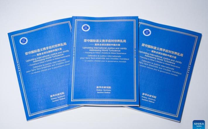 Kopije poročila agencije Xinhua, predstavljene v Palais des Nations v Ženevi (Xinhua/Shi Feng) Kopije poročila agencije Xinhua, predstavljene v Palais des Nations v Ženevi (Xinhua/Shi Feng)