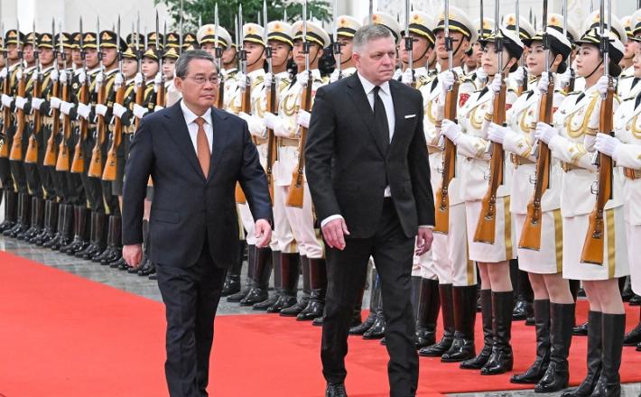 Kitajski premier Li Qiang in slovaški premier Robert Fico Vir Xinhua