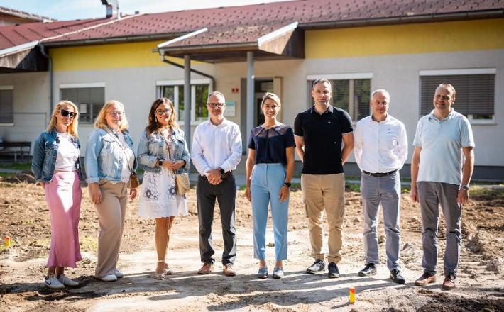 Zasaditev prve lopate ob začetku gradnje nove ZP v Rušah Vir: Marles