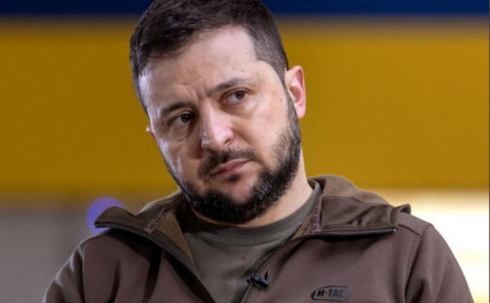 če je moral iz zapora spustiti najhujše kriminalce se mnogi sprašujejo -, kako Zelenskemu sploh gre 