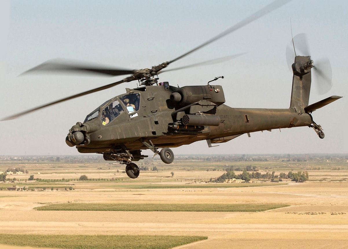 »Naša velika vojska me je pravkar obvestila, da so Iranci sinoči med patruljiranjem nad Hormuško ožino sestrelili enega od naših zelo sofisticiranih helikopterjev Apache,« je Trump zapisal na svojem računu Truth Social. Nato je znova bombardiral Iran. Vir: X, posnetek zaslona