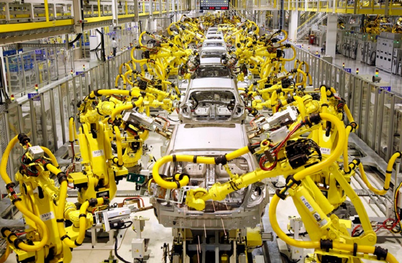 Tovarna avtomobilov - roboti Vir:Pixsell
