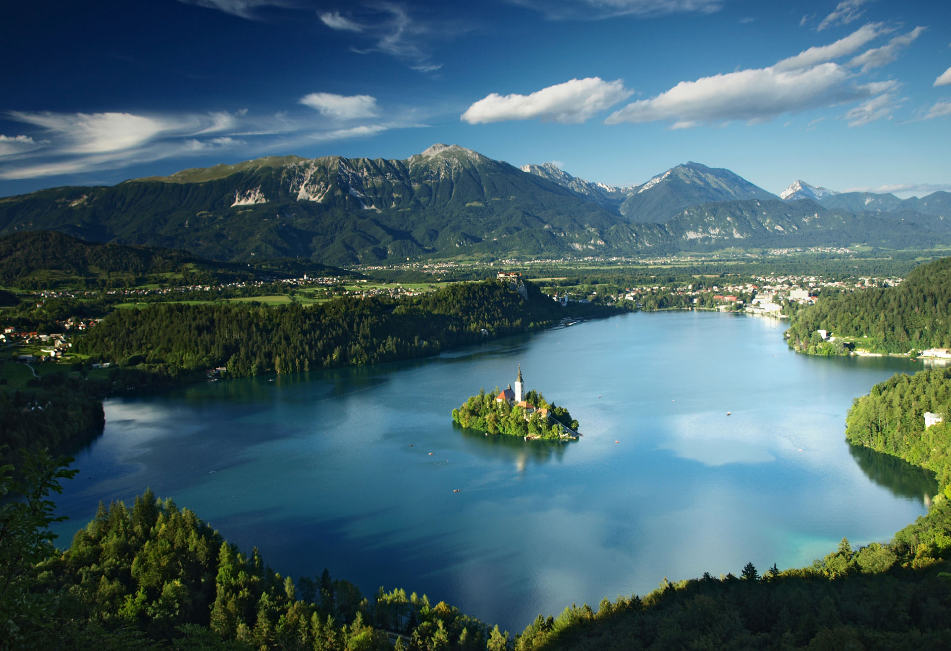 Bled je naselje ob Blejskem jezeru, spada med starejše in najlepše turistične kraje v Sloveniji. Leži na nadmorski višini 507,7 m, sredi razgibane, ledeniško preoblikovane pokrajine, na prehodu iz Radovljiške kotline v vzhodno vznožje Julijskih Alp.