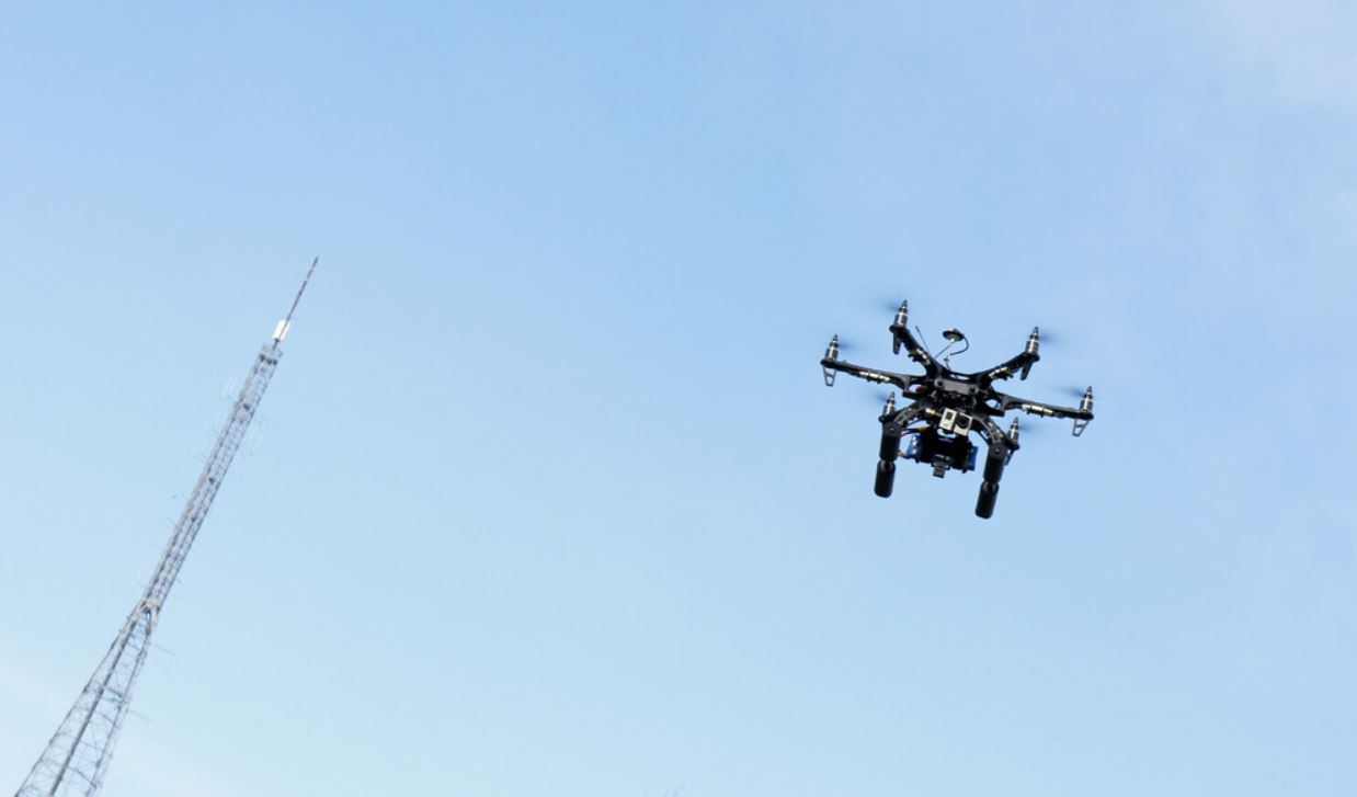 »Helsing«, ljubljenec nove obrambne industrije Berlina, vztraja, da so njegovi droni zanesljivi, vendar podatki s prve frontne črte in poročila Welta in Bloomberga kažejo drugače. Vir: X, posnetek zaslona