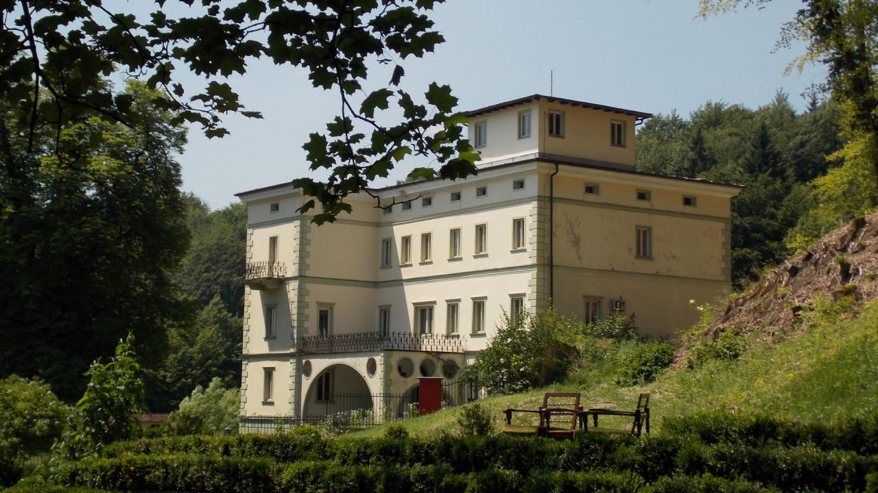 Opuščeni objekti Grad Podvin čaka investitorja s kapitalom in idejo