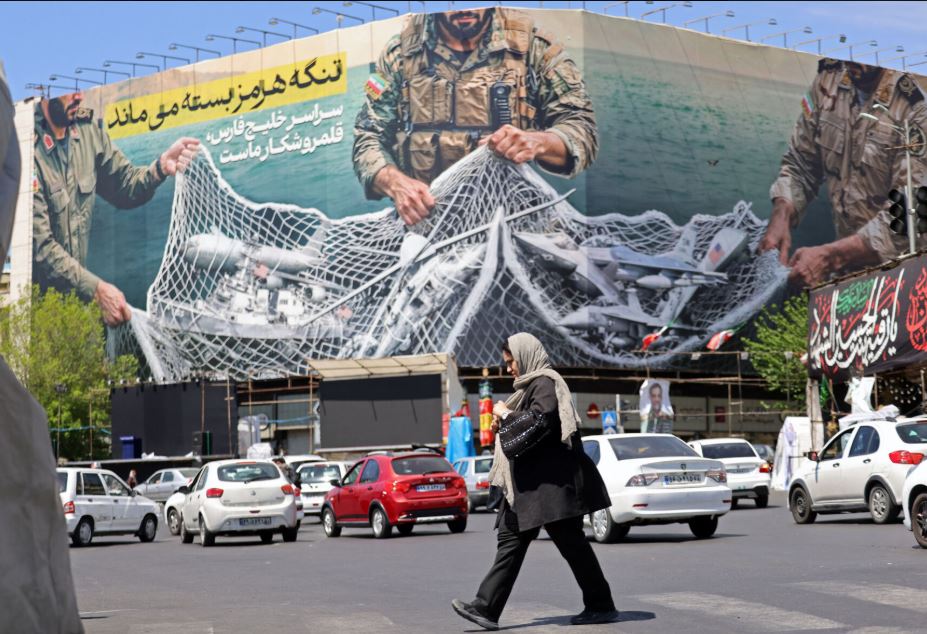 Ameriške ladje in letala v mreži Irana - prizor iz Teherana Vir: X