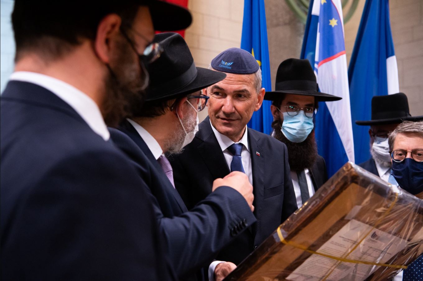 EU, ki se glede Gaze in Palestincev občasno še poskuša postaviti na pravo stran zgodovine tega očitno absolutno ne zmore v primeru Irana. Slovenska vlada pa je še slabša – in pada na izpitu iz obeh zunanjepolitičnih vprašanj. Vir: Posnetek zaslona, X