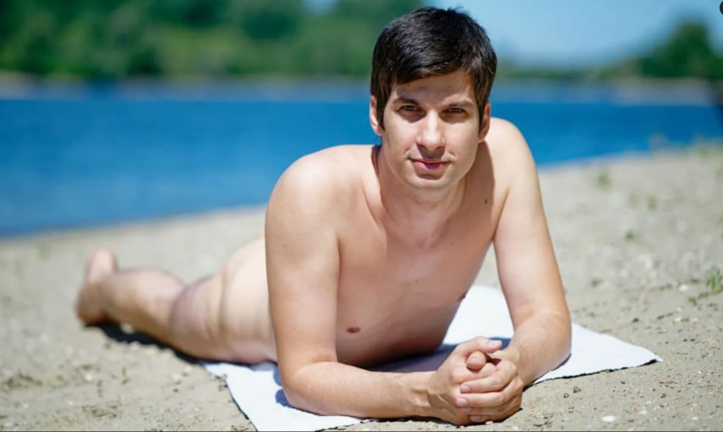 Nemški politik Julien Ferrat trdi, da niti hišni red niti mestni predpisi ne prepovedujejo swingerskih zabav v sedežu mestne vlade, in če mu bodo prekrižali načrt za organizacijo takšne »žurke«, bo šel vse do zveznega ustavnega sodišča. Vir: Posnetek zaslona, X