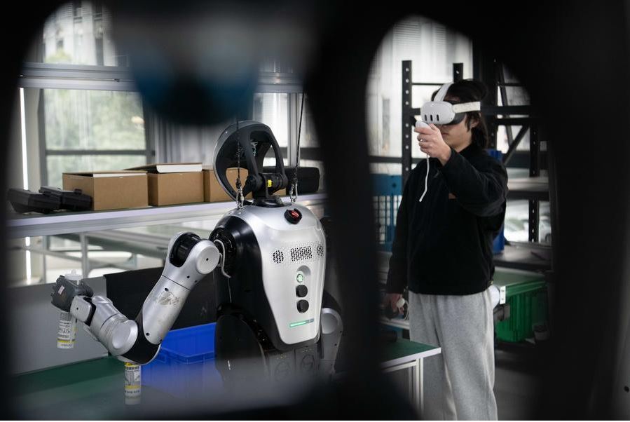 Robot v centru za usposabljanje humanoidnih robotov, Hefei 4. 12.2025. (Xinhua/Zhang Duan)