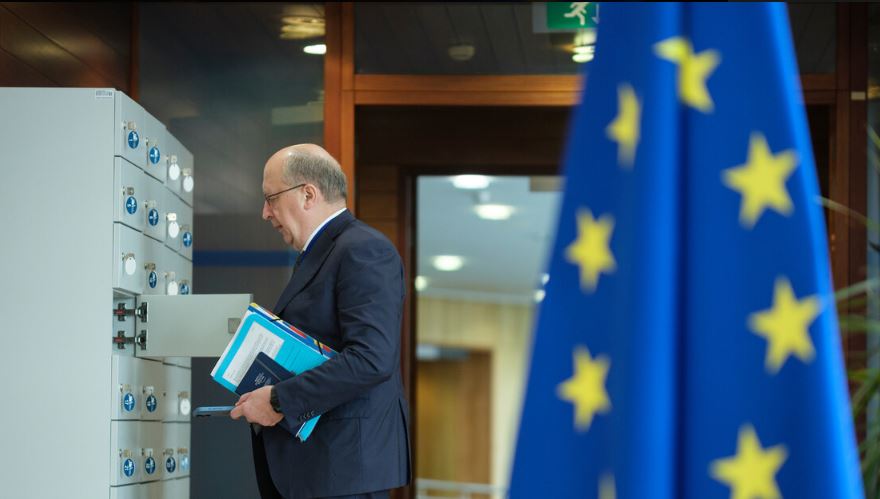 Evropski komisar za obrambo in vesolje je pozval k popolni integraciji Ukrajine v prihodnjo evropsko obrambno unijo, v vojaški trg Evropske unije, pa tudi k integraciji evropske vojaške industrije in ukrajinske proizvodnje v edinstven vojaško-industrijski kompleks. Vir: X, posnetek zaslona