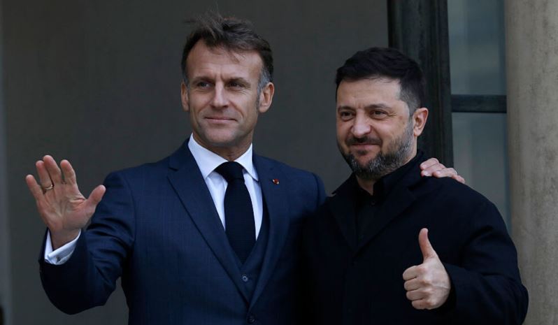 Francija še naprej išče načine za svoje neposredno sodelovanje v ukrajinski vojni, opozarja tiskovni urad Zunanje obveščevalne službe Ruske federacije. Vir: X, posnetek zaslona