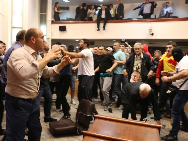 27. aprila 2017 se je v makedonskem parlamentu zgodil incident s vsesplošnim pretepom, foto: Anadoly