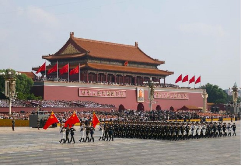 Častna straža Ljudske osvobodilne vojske (PLA) v Pekingu, glavnem mestu Kitajske, 3. 9. 2025. Vir: X