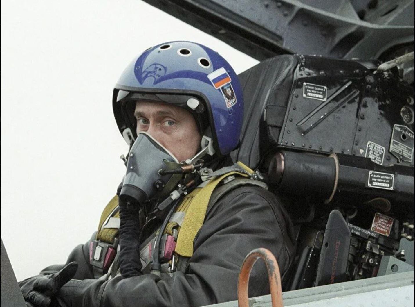 Putin kot pilot Vir:X