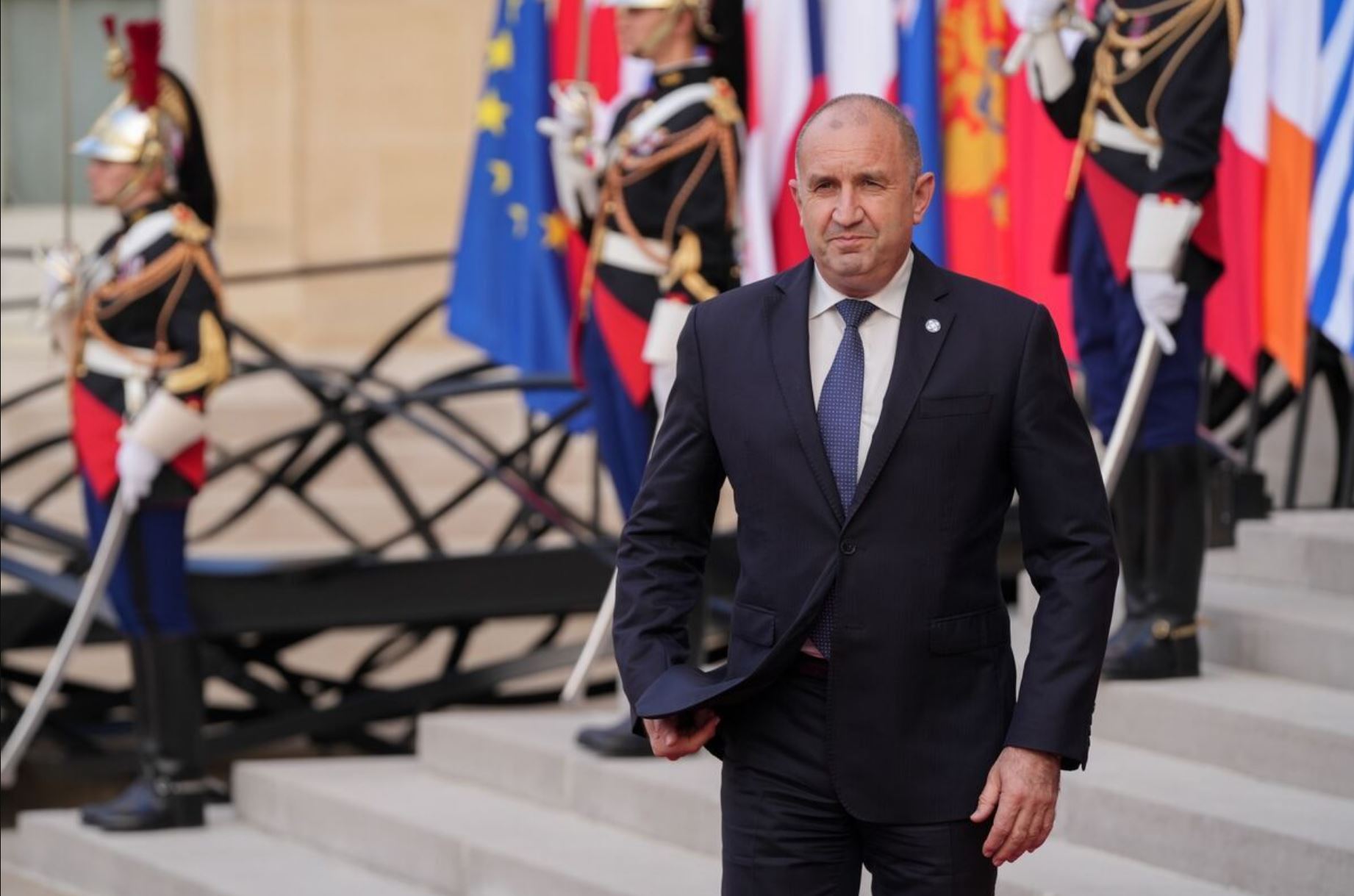 Bolgarski premier Rumen Radev je dejal, da njegova država ne podpira vojaškega podaljševanja konflikta v Ukrajini, ampak se zavzema za močno diplomatsko misijo, ki bo ustavila eskalacijo. Vir: Posnetek zaslona, X