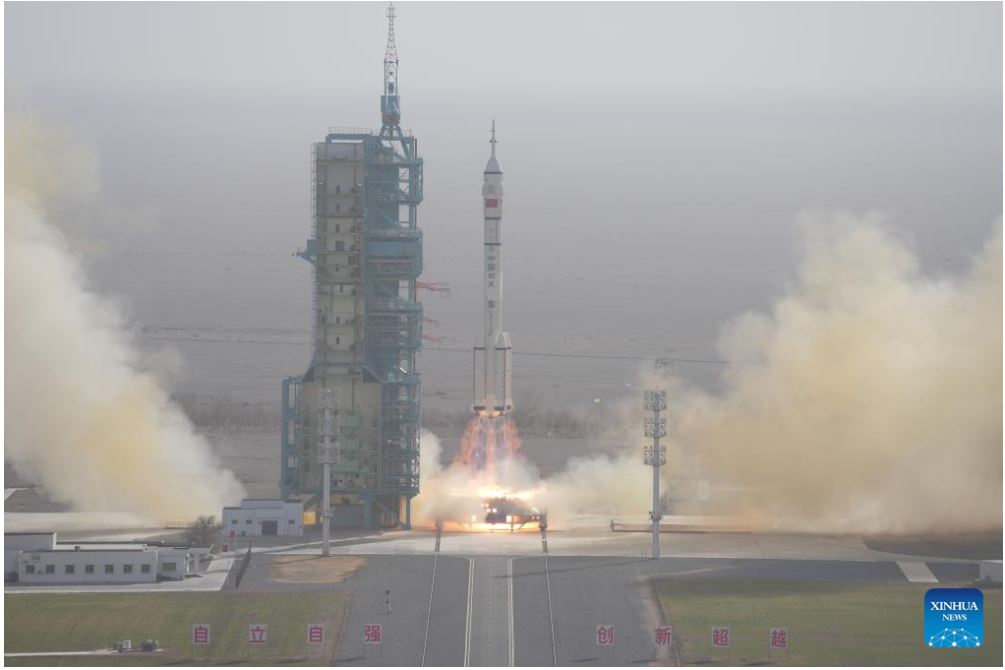 Izstrelitev rakete Shenzhou-22 Vir: Xinhua Izstrelitev rakete Shenzhou-22 Vir: Xinhua