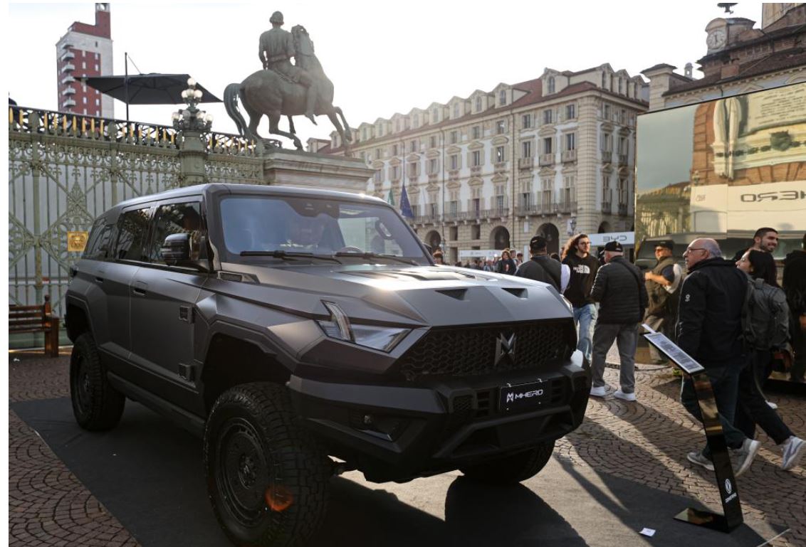 Avtomobil M-HERO proizvajalca Dongfeng na salonu v Torinu 26.9. 2025. (Xinhua/Li Jing)
