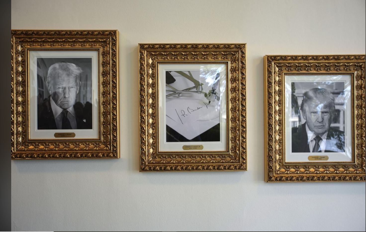 Trumpov in Bidnov mandat na zidu v Beli hiši...Vir:X