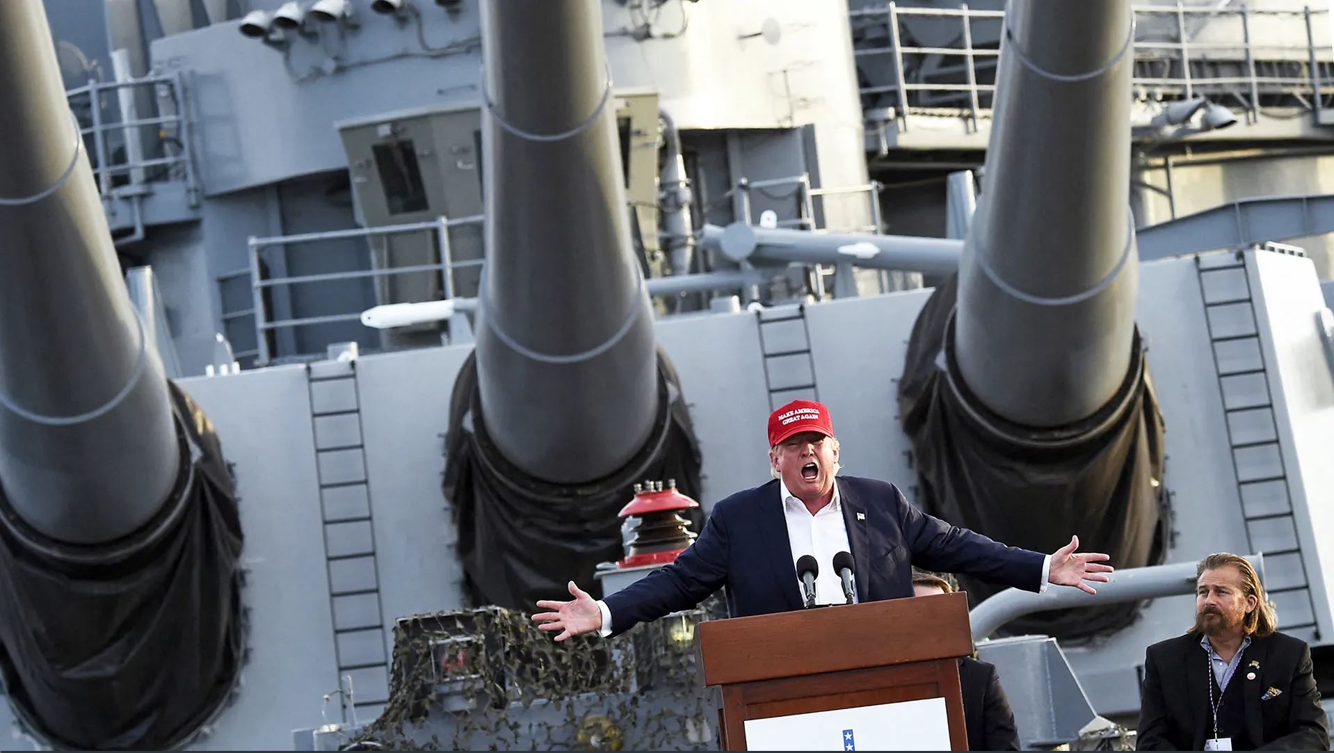Trump na bojni ladji Iowa 2015 Vir: X