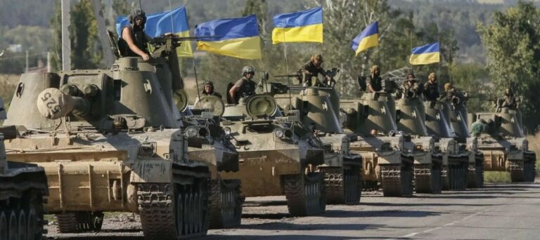 Ukrajinska vojaka - enota samohodnih topov  Vir: South Front