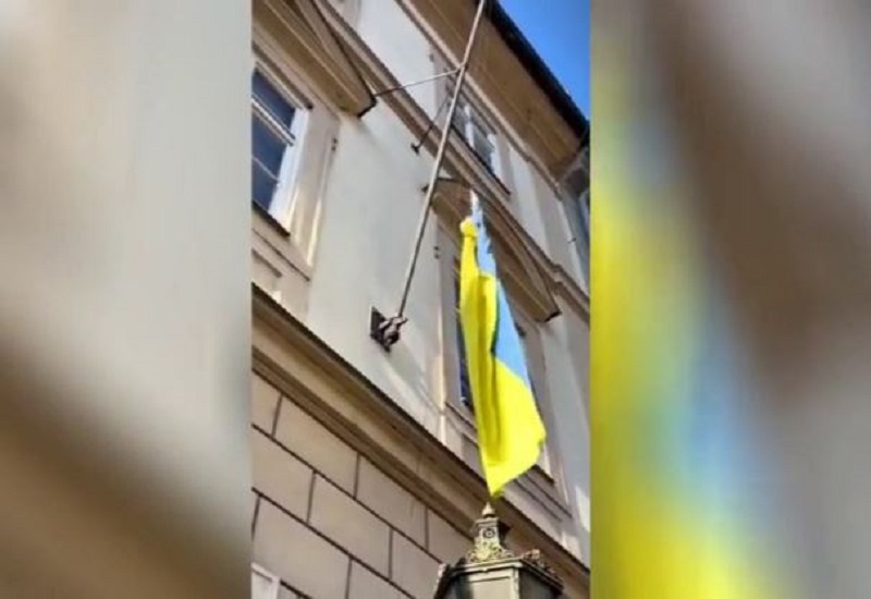 Vir: Posnetek zaslona, X