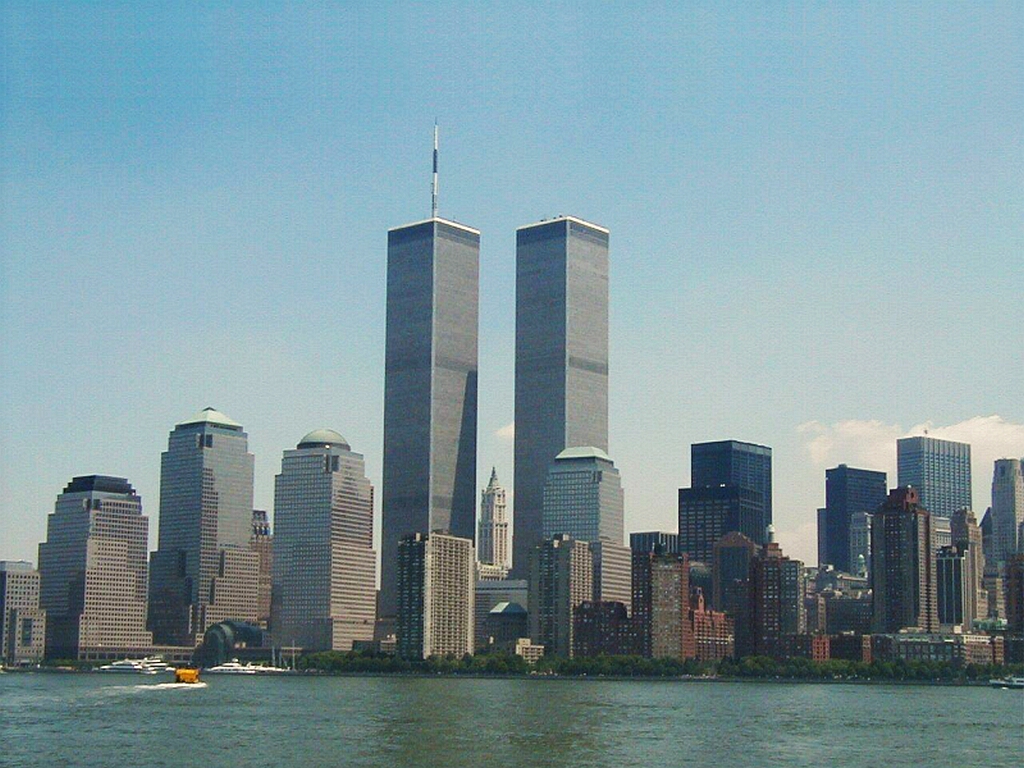 Leta 1971 so odprli newyorški World Trade Center, takrat najvišjo zgradbo na svetu.11. septembra leta 2001 sta se v terorističnem napadu na Združene države Amerike obe stavbi zrušili. Kompleks sedmih stavb, med katerimi sta bila tudi znamenita dvojčka, je stal na spodnjem Manhattnu, v finančnem predelu mesta New York. 