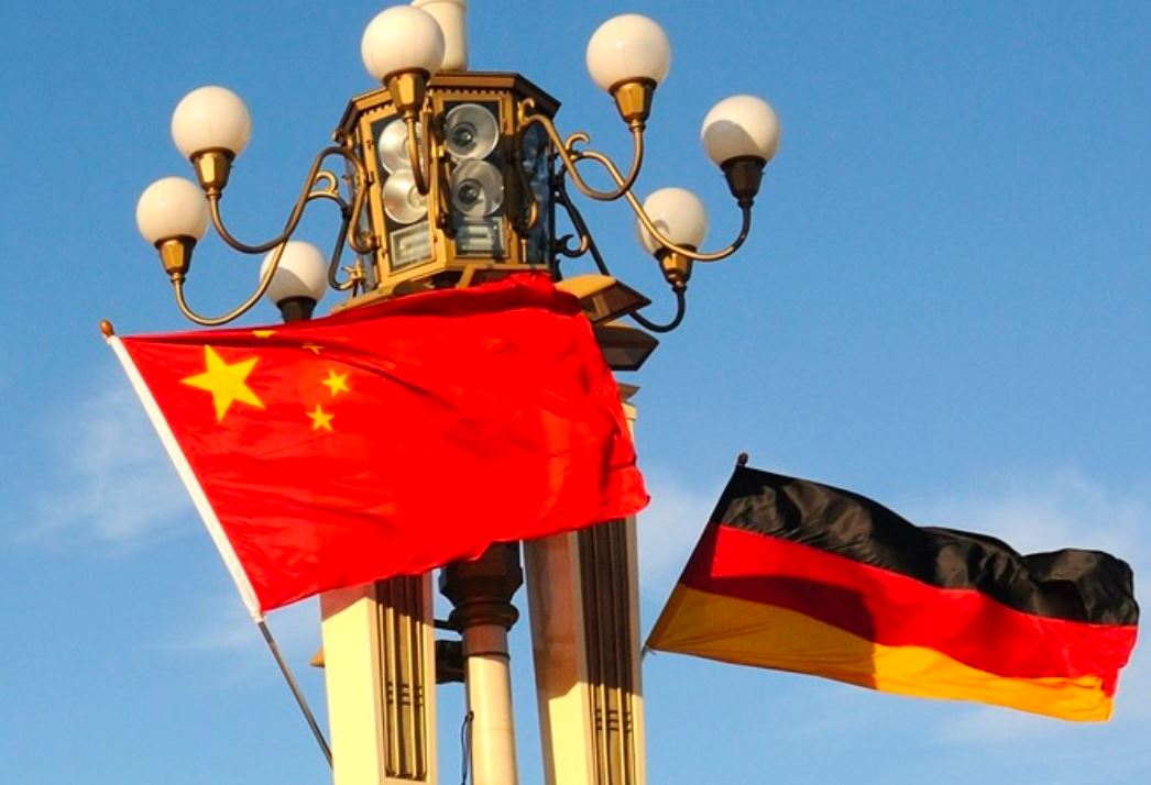 Zastavi Kitajske in Nemčije Vir: Xinhua
