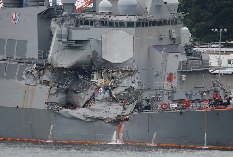 USS Fitzgerald, poškodovana ob trku z filipinsko ladjo