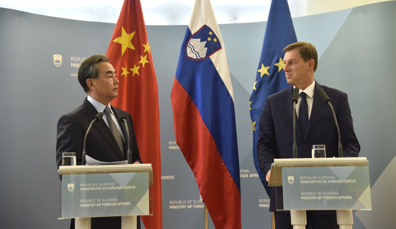 Kitajski in slovenski zunanji minister. Vir: MZZ