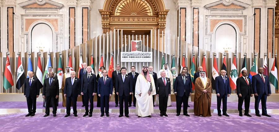Xi Jinping se udeležuje prvega vrha med Kitajsko in arabskimi državami v mednarodnem konferenčnem centru kralja Abdula Aziza v Riadu v Savdski Arabiji, 9. decembra 2022. (Xinhua/Xie Huanchi)